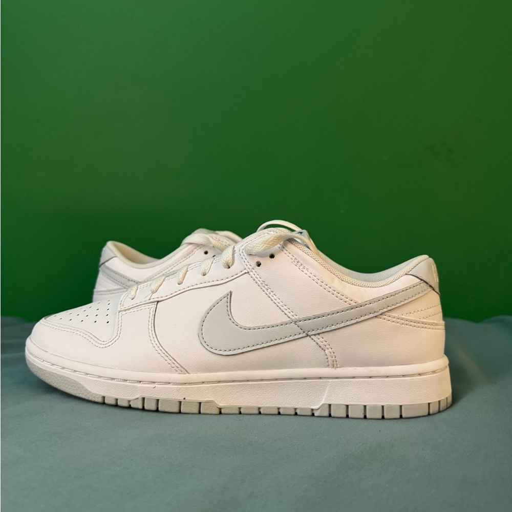 Nike dunk low pure platinum size 9